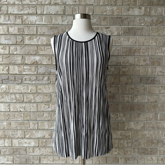 Vince Camuto Striped Top Blouse Size S 🌸 - Picture 6 of 9